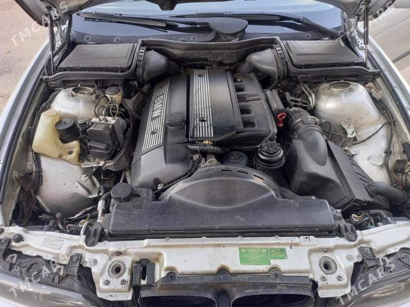 BMW E39 1999 - 165 000 TMT - Aşgabat - img 9