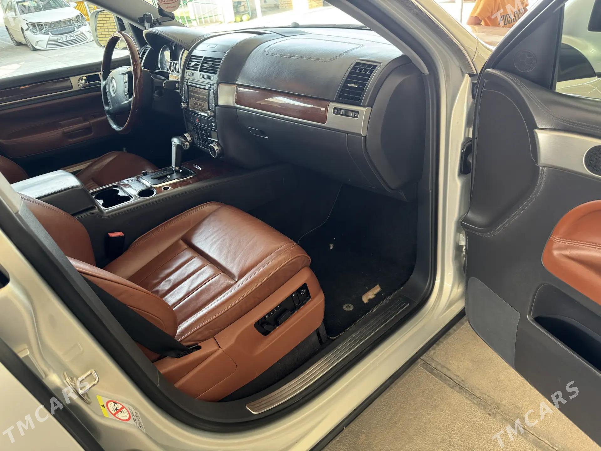 Volkswagen Touareg 2010 - 295 000 TMT - Türkmenabat - img 6