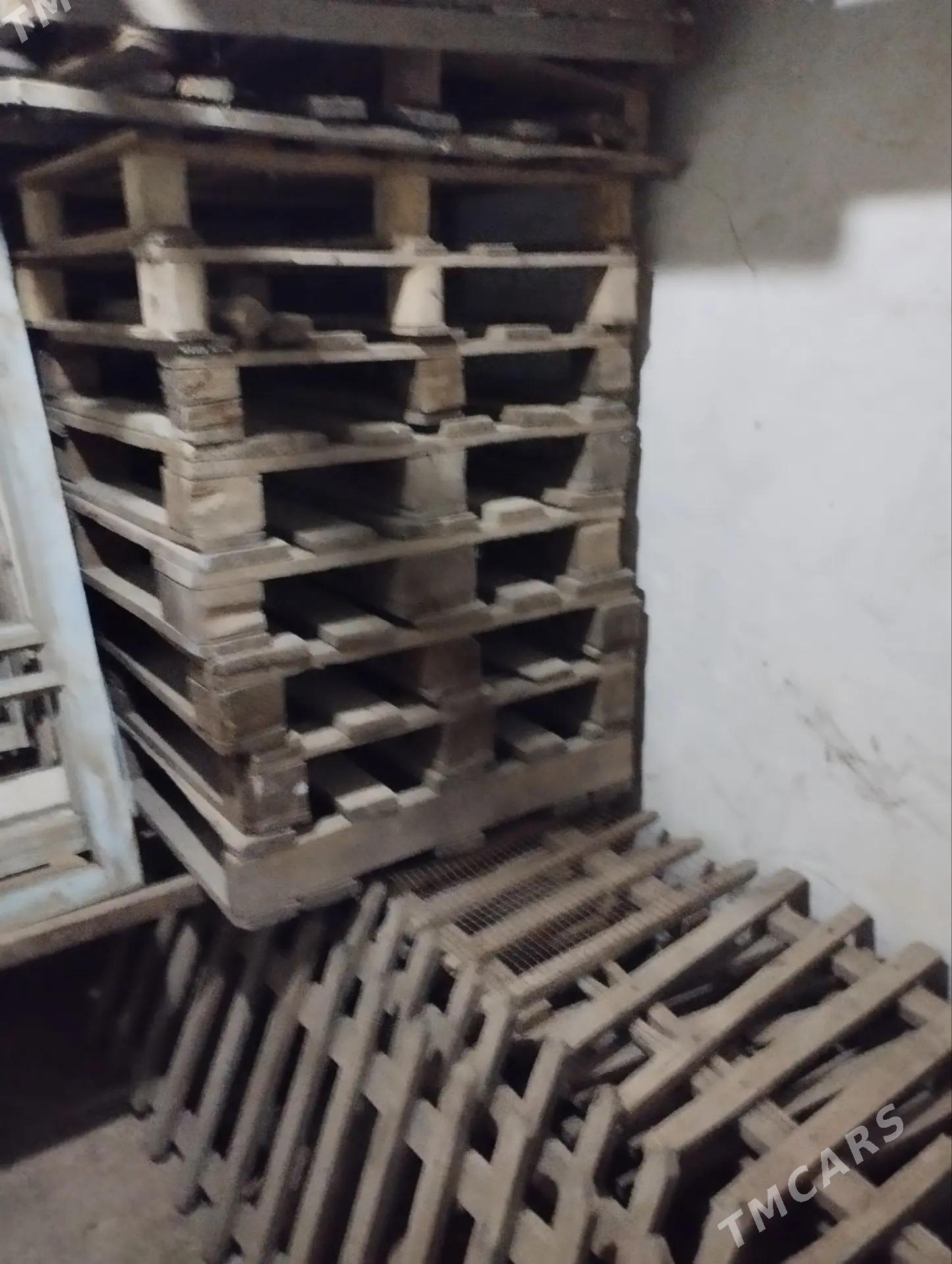 доски,окно,поддоны - Mary - img 1