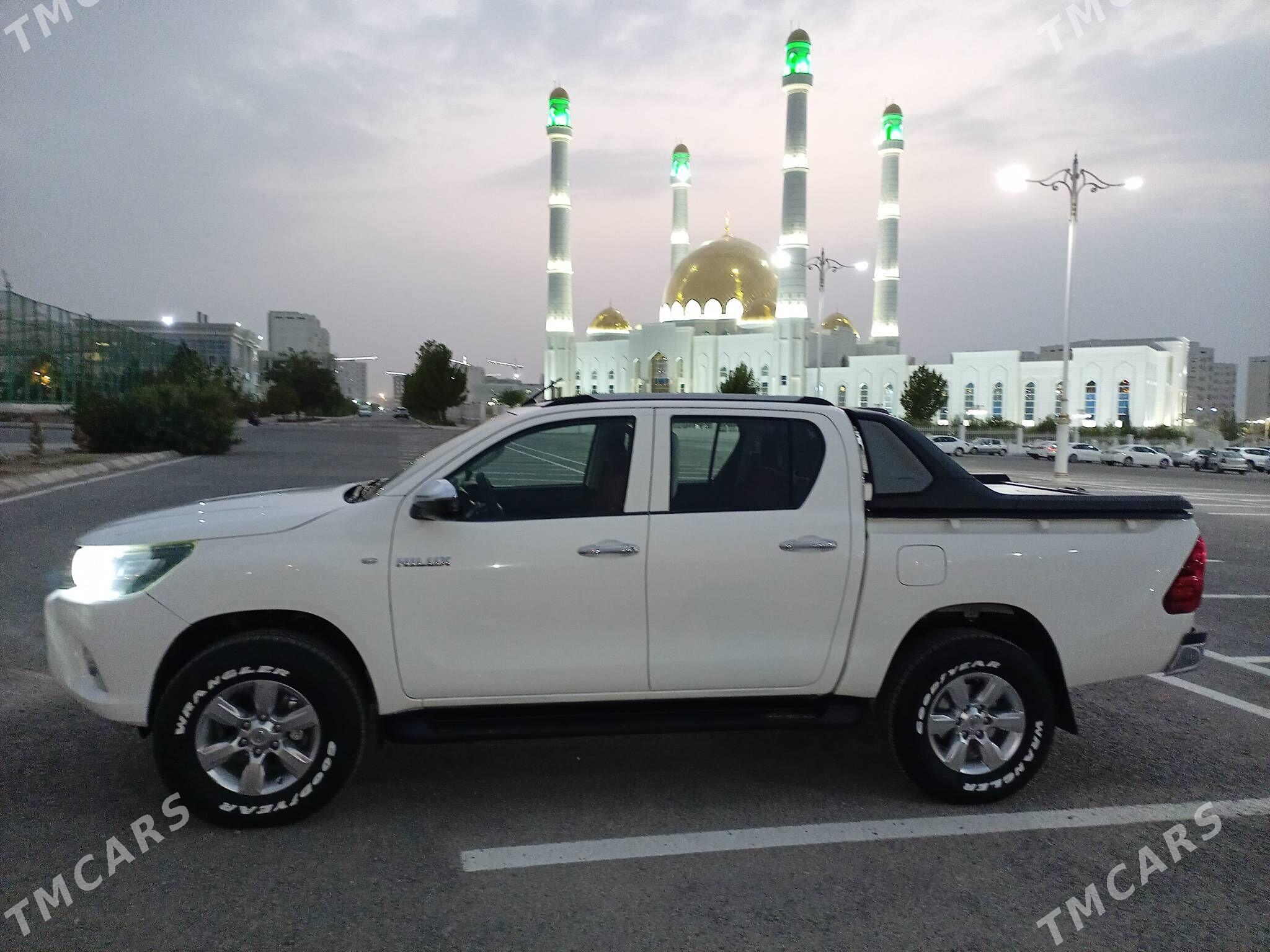 Toyota Hilux 2022 - 570 000 TMT - Ашхабад - img 2