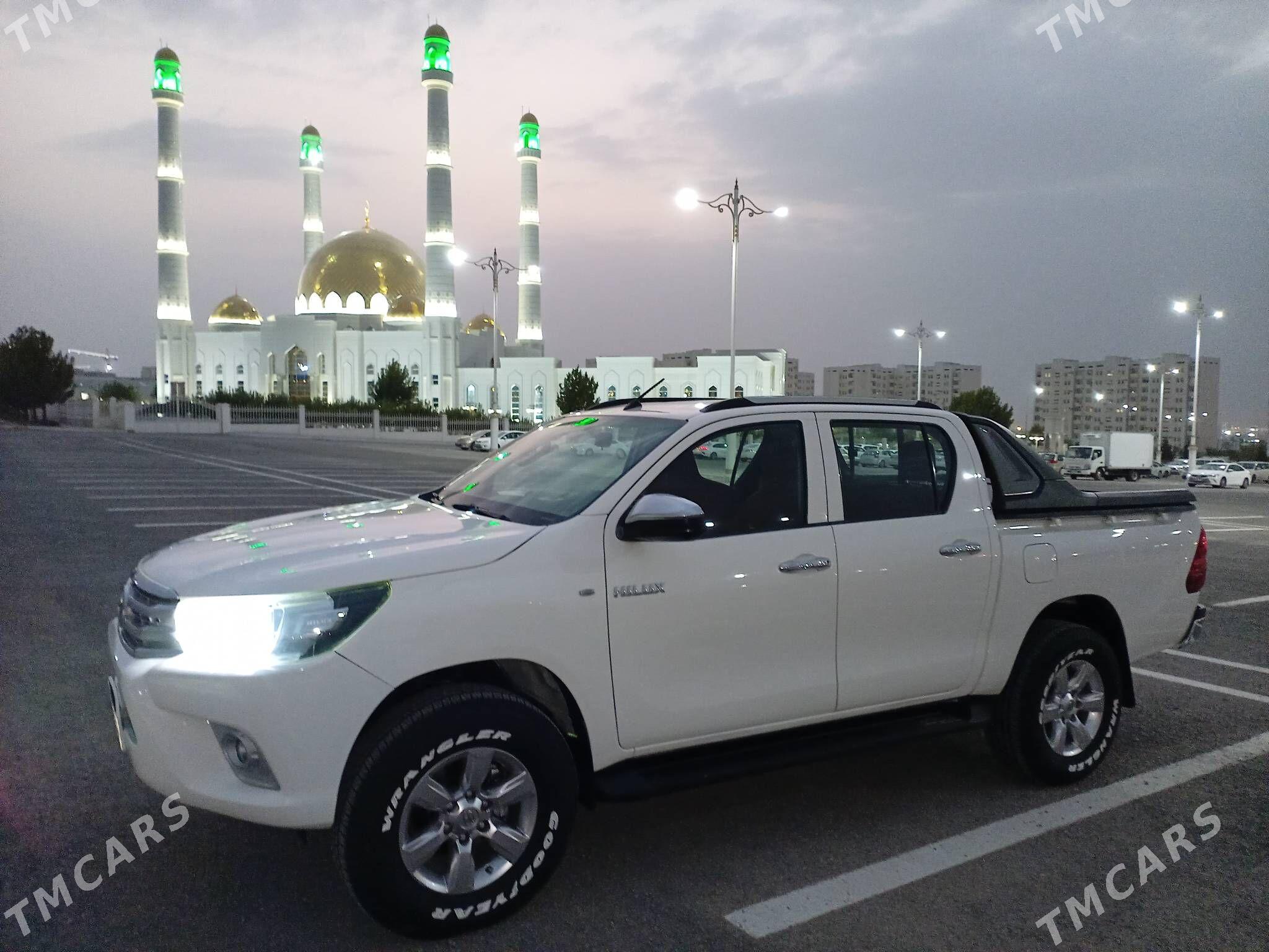 Toyota Hilux 2022 - 570 000 TMT - Ашхабад - img 1