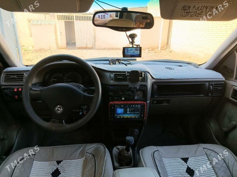 Opel Vectra 1990 - 50 000 TMT - Ёлётен - img 4