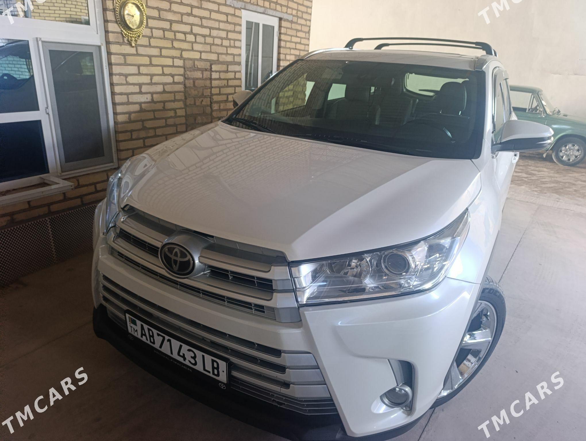 Toyota Highlander 2019 - 460 000 TMT - Халач - img 1
