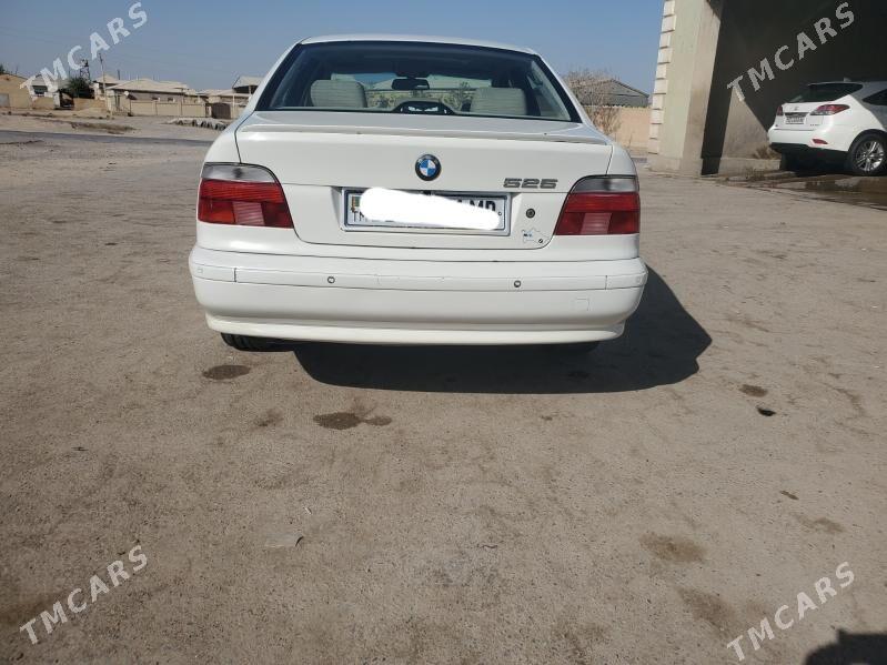 BMW E39 2000 - 110 000 TMT - Мургап - img 3
