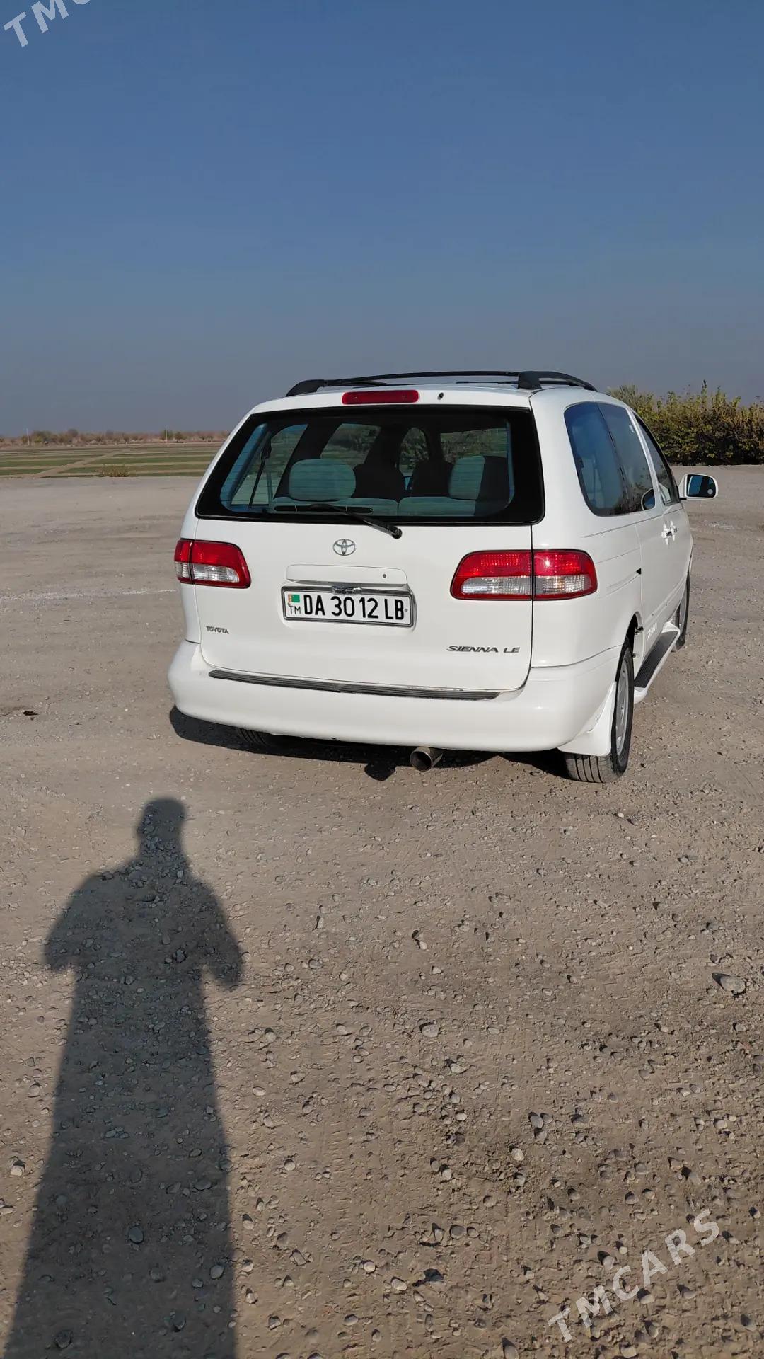 Toyota Sienna 2001 - 185 000 TMT - Halaç - img 10