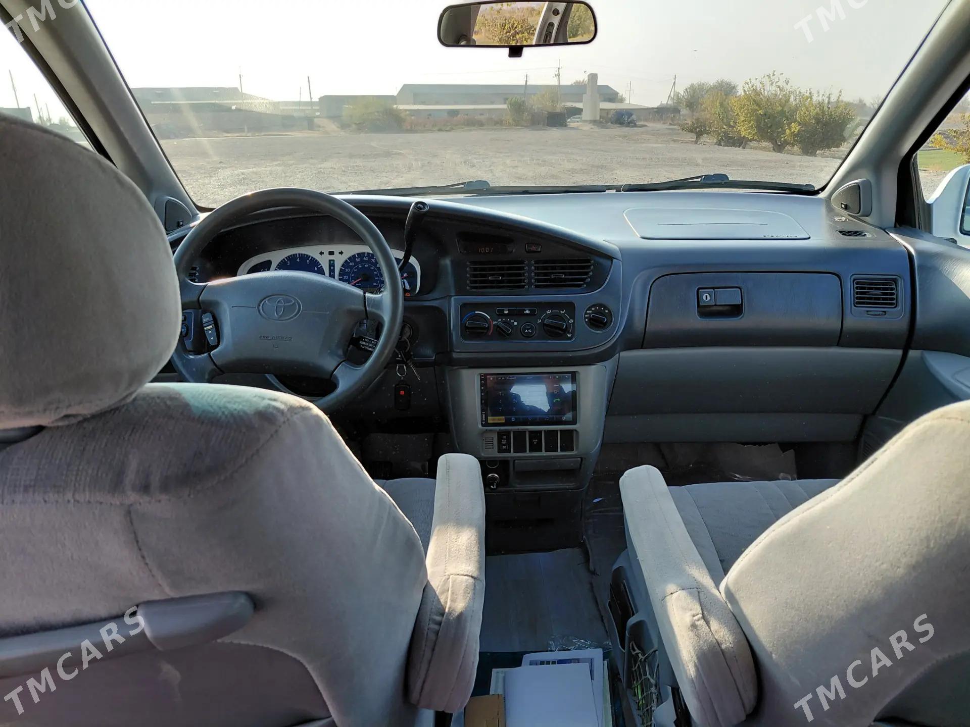 Toyota Sienna 2001 - 185 000 TMT - Halaç - img 7