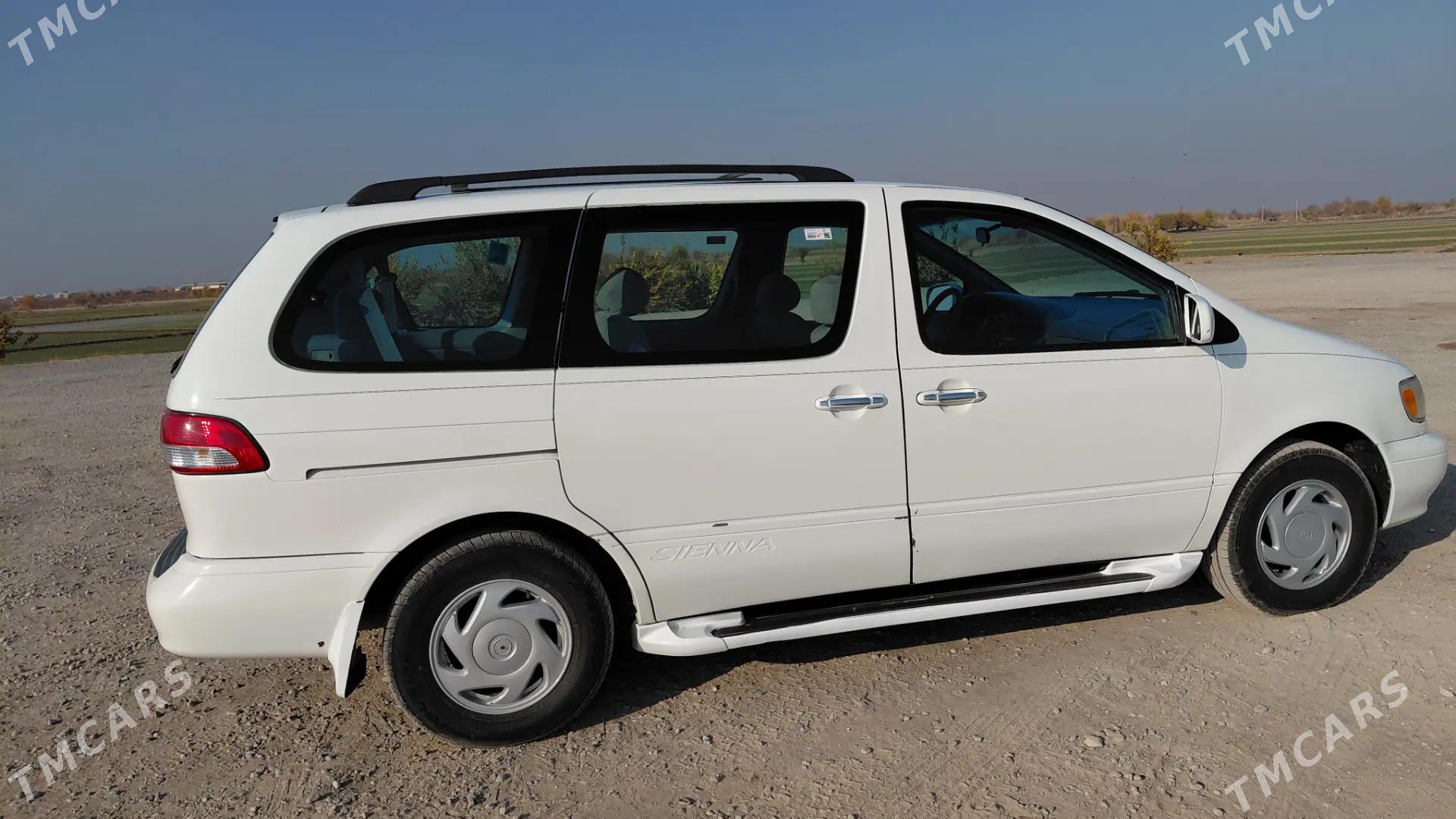 Toyota Sienna 2001 - 185 000 TMT - Halaç - img 9