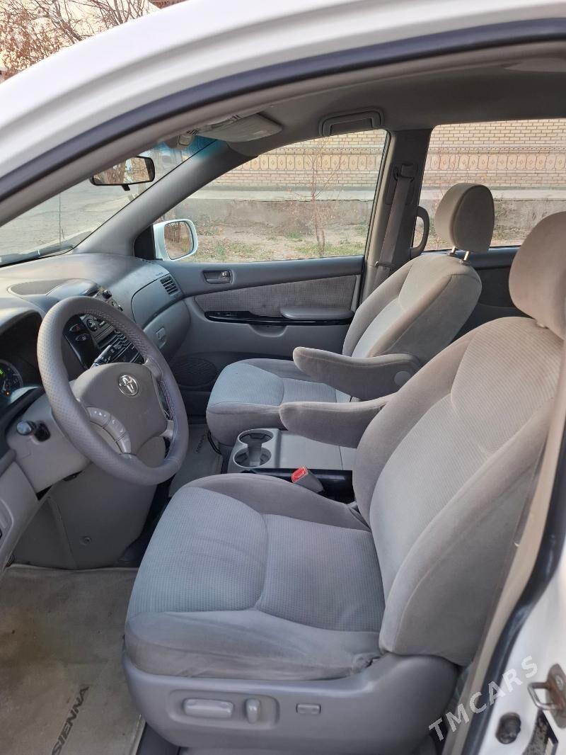 Toyota Sienna 2004 - 250 000 TMT - Дашогуз - img 7