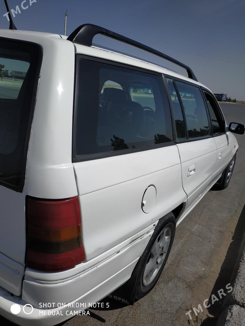 Opel Astra 1996 - 36 000 TMT - Дянев - img 3