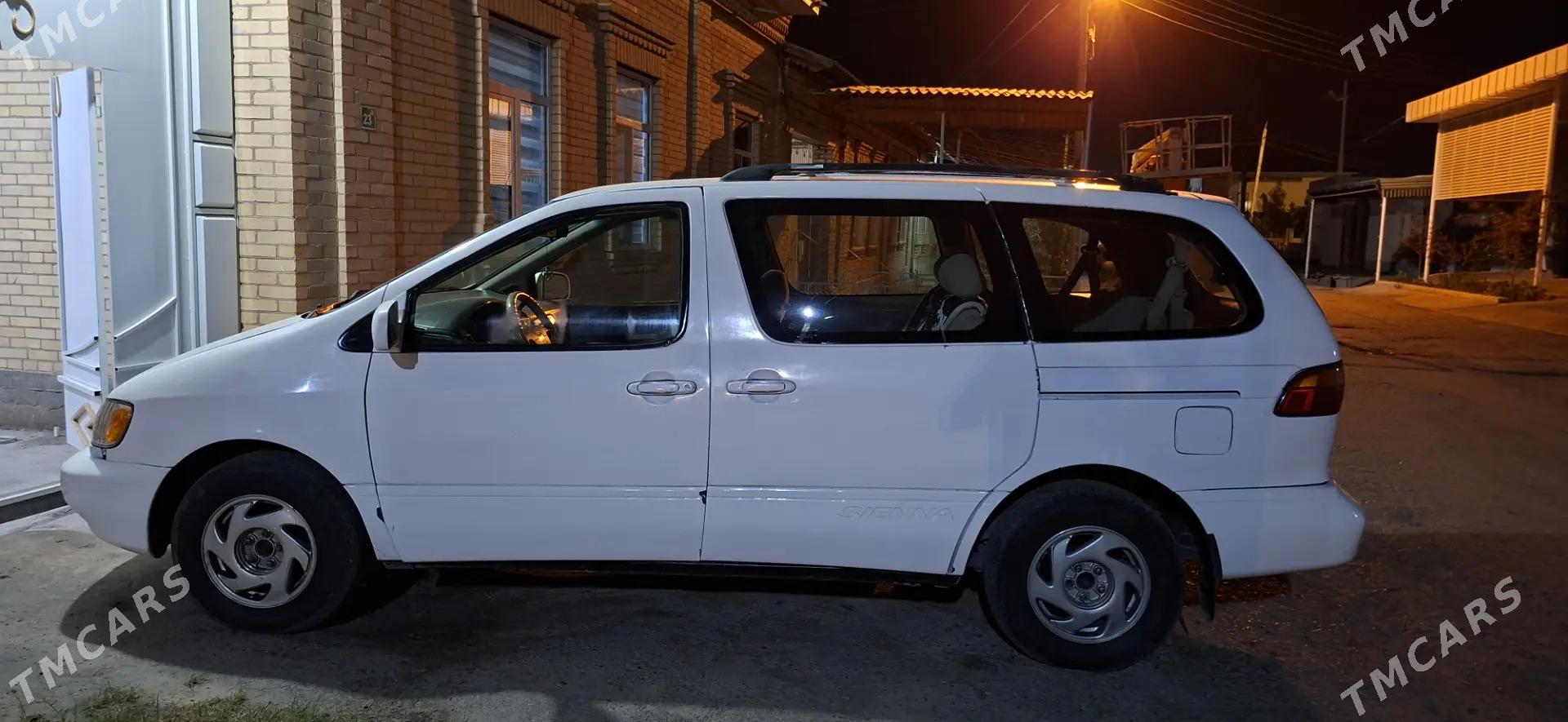 Toyota Sienna 1998 - 137 000 TMT - Türkmenabat - img 4