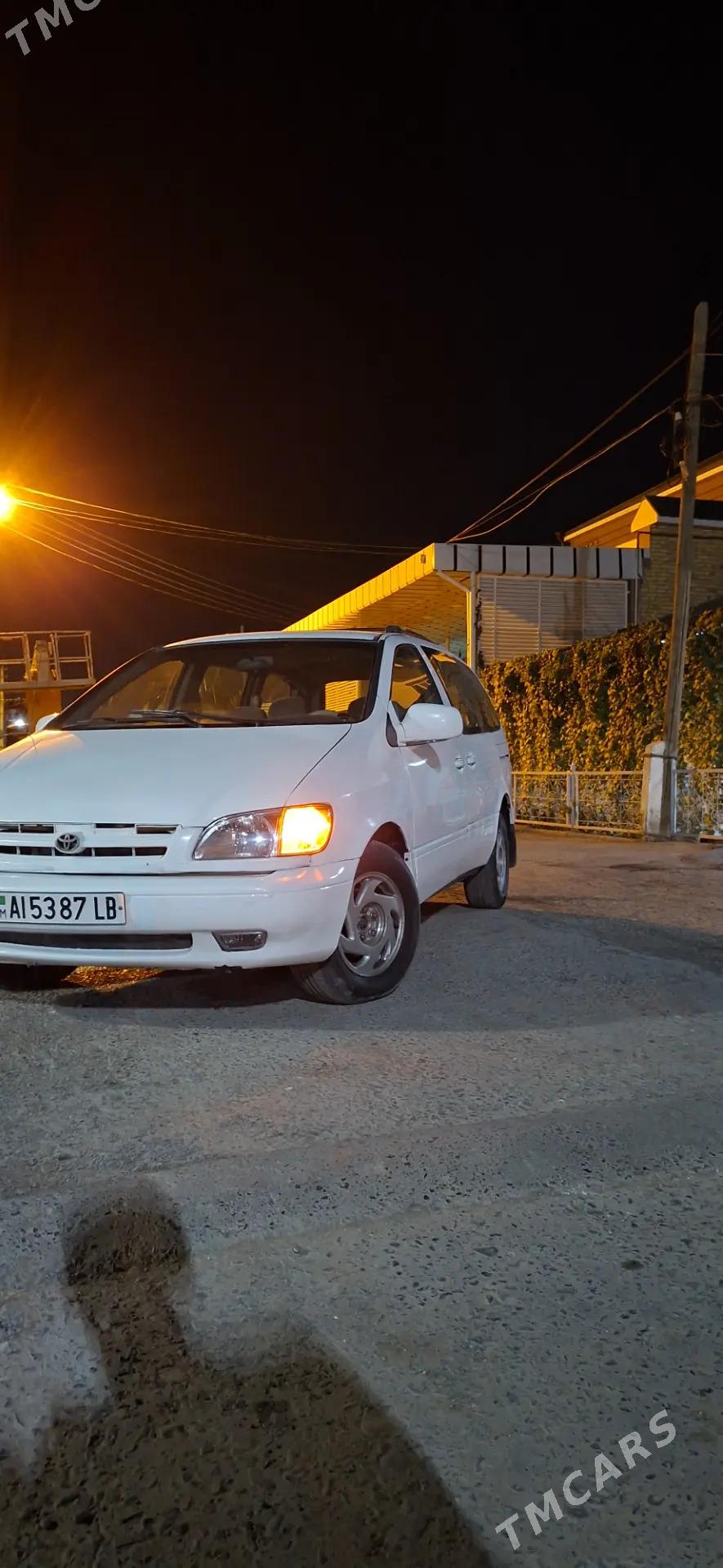 Toyota Sienna 1998 - 137 000 TMT - Türkmenabat - img 6