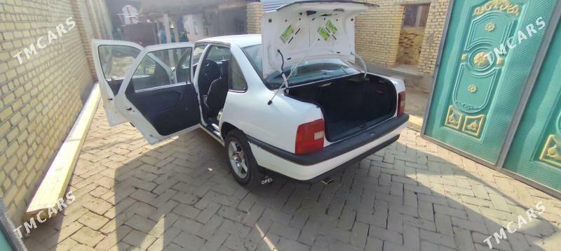 Opel Vectra 1990 - 45 000 TMT - Garabekewül - img 5