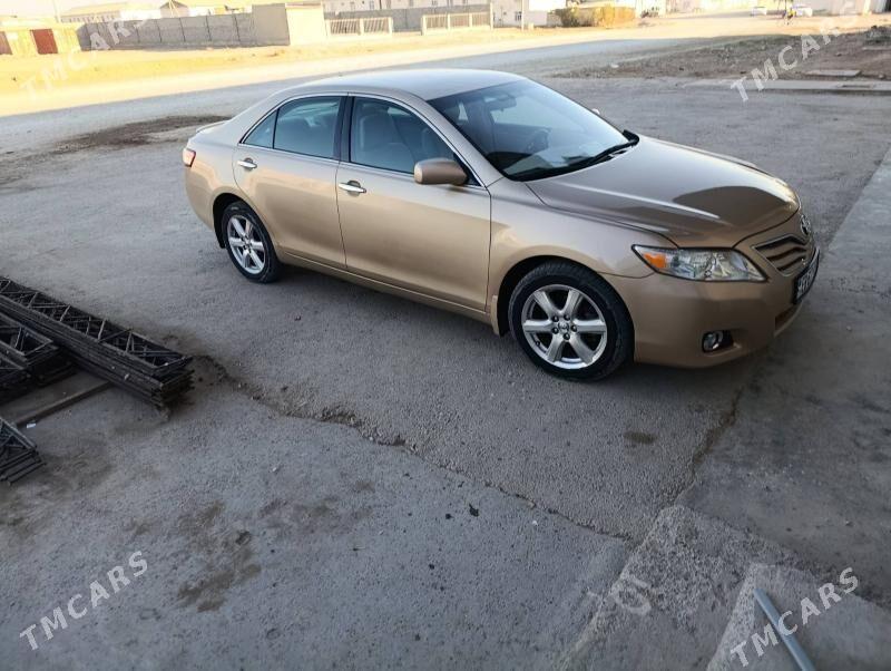 Toyota Camry 2010 - 198 000 TMT - Теджен - img 1