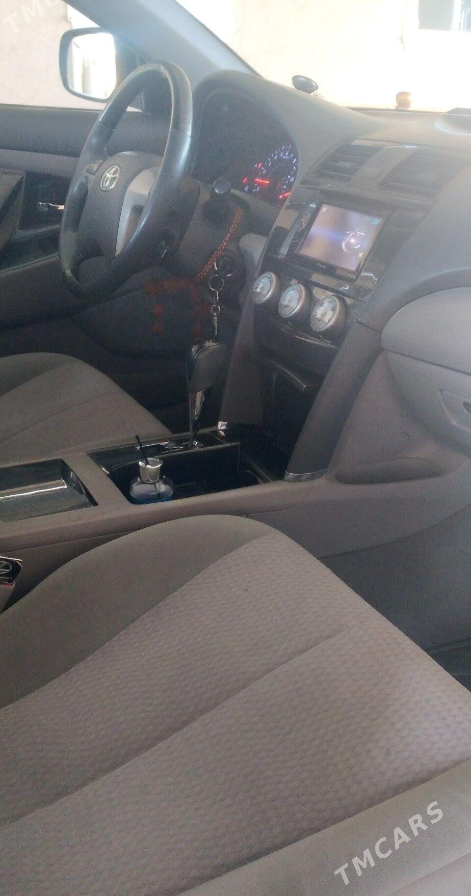 Toyota Camry 2011 - 230 000 TMT - Байрамали - img 9