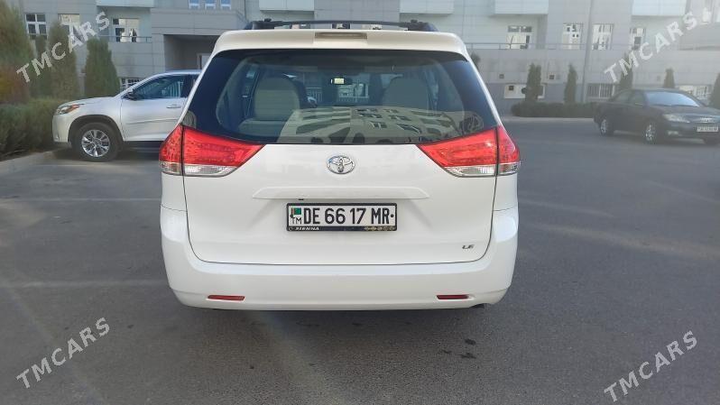Toyota Sienna 2011 - 330 000 TMT - Мары - img 4