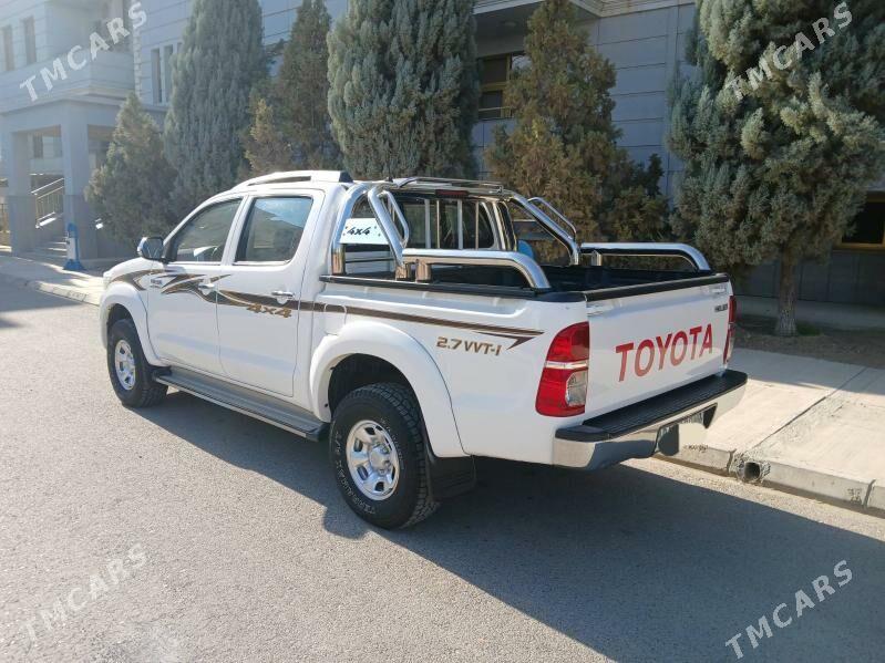 Toyota Hilux 2012 - 370 000 TMT - Мары - img 5