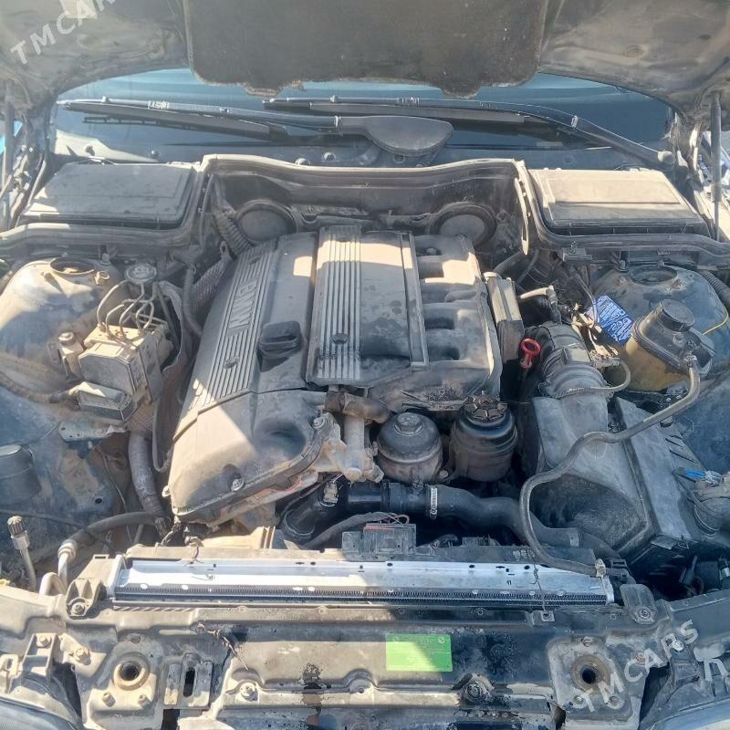 BMW E39 2002 - 110 000 TMT - Туркменбаши - img 5
