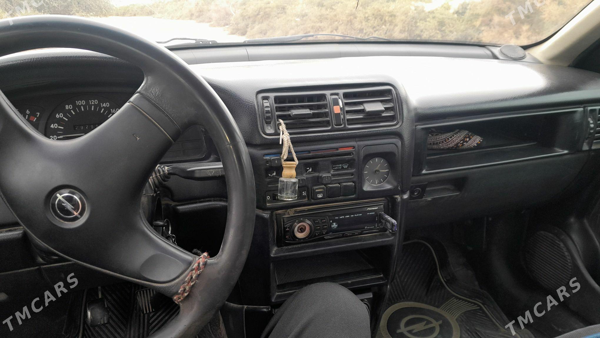 Opel Vectra 1992 - 30 000 TMT - Болдумсаз - img 4