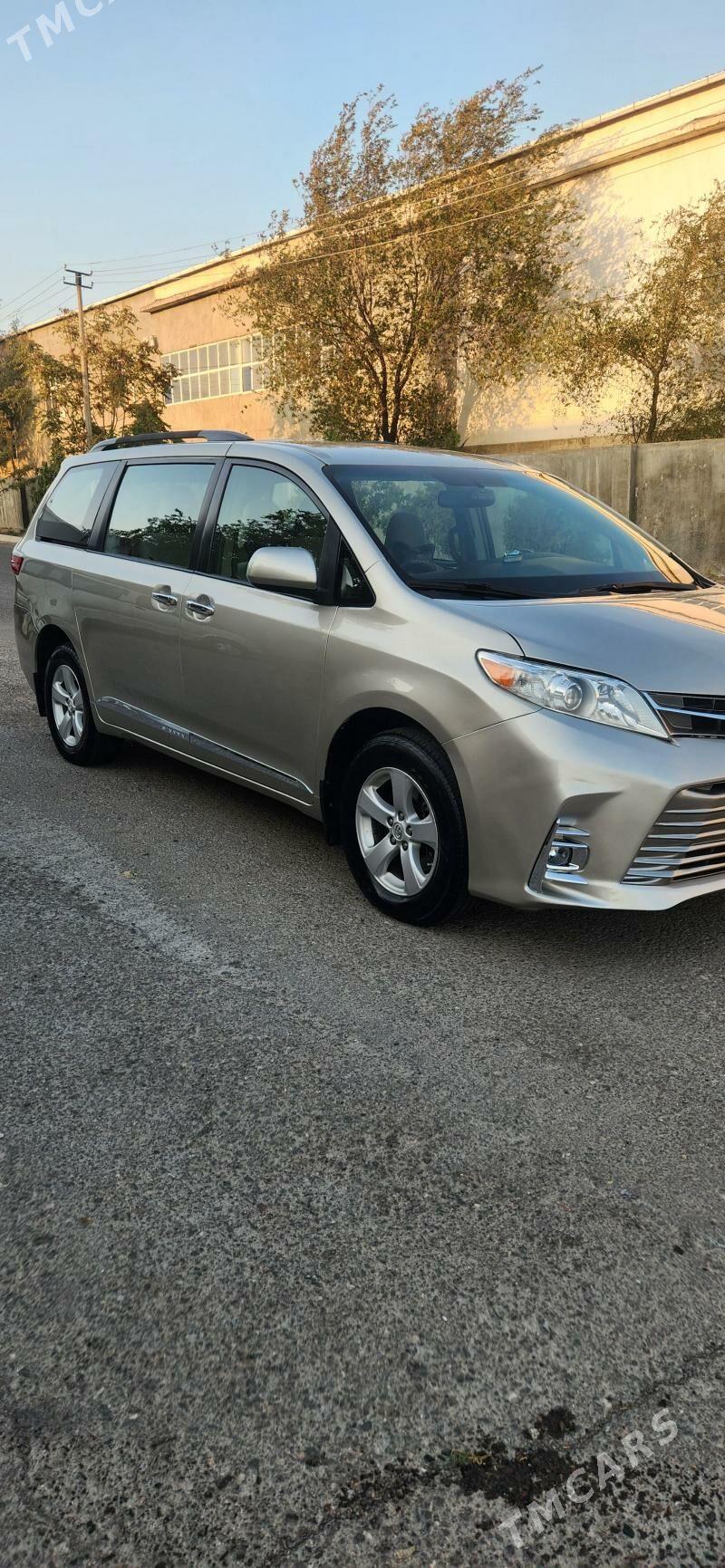 Toyota Sienna 2014 - 330 000 TMT - Туркменбаши - img 4