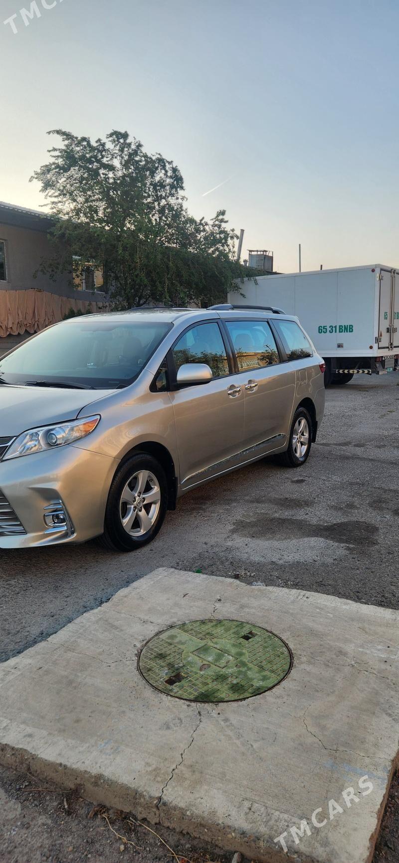 Toyota Sienna 2014 - 330 000 TMT - Туркменбаши - img 3