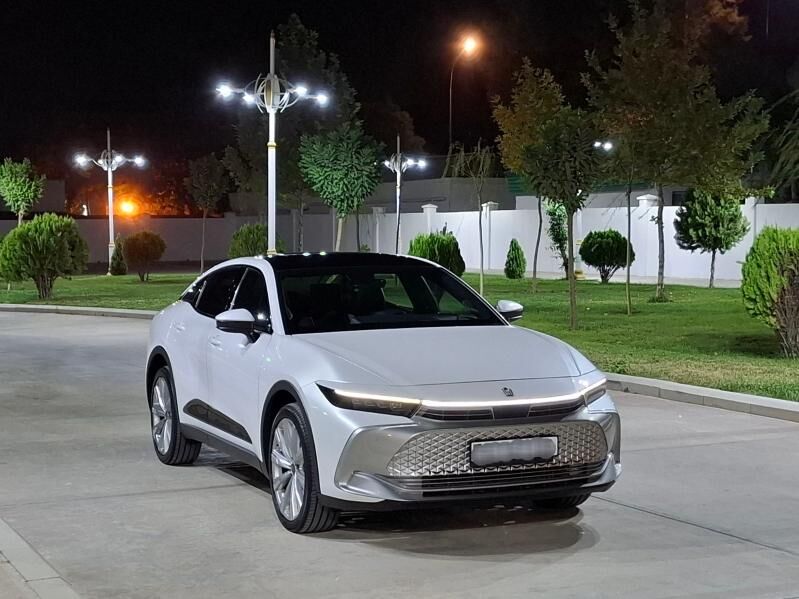 Toyota Crown 2023 - 760 000 TMT - Aşgabat - img 3
