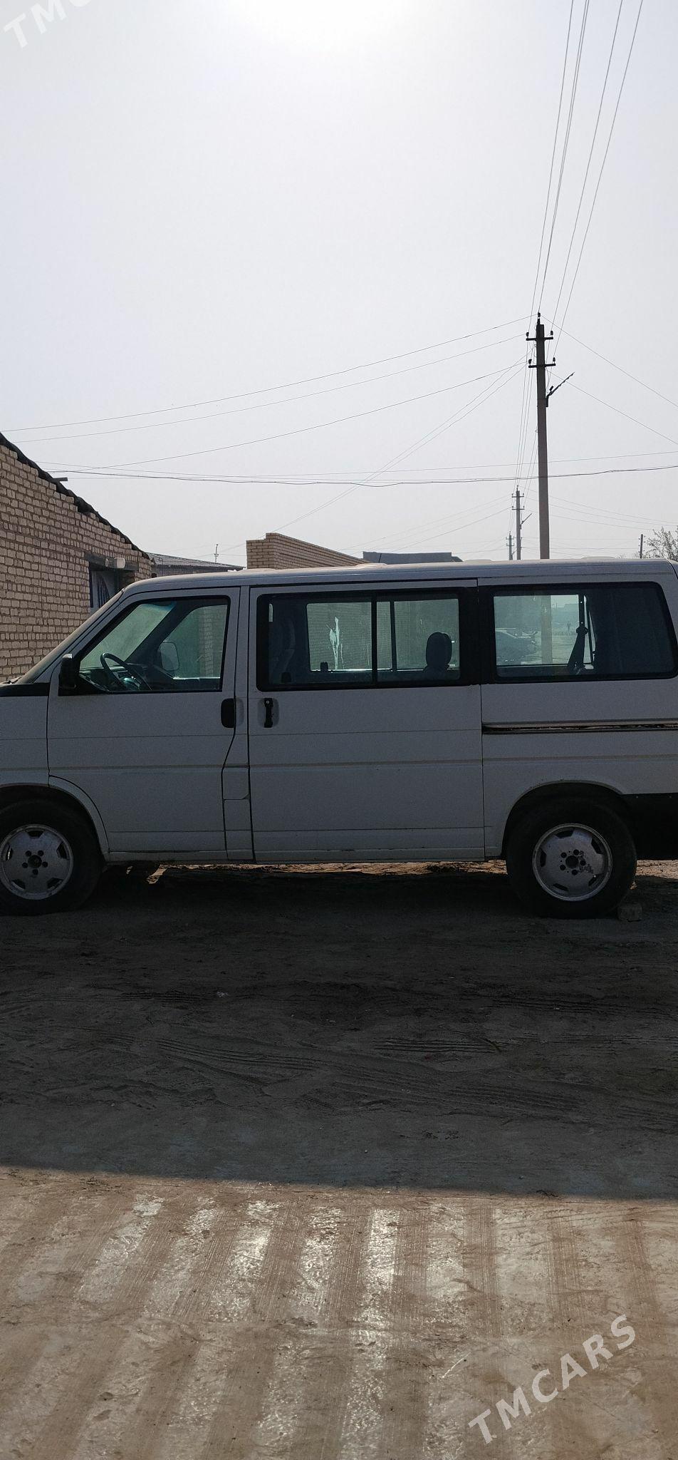Volkswagen Transporter 1995 - 35 000 TMT - Дянев - img 1