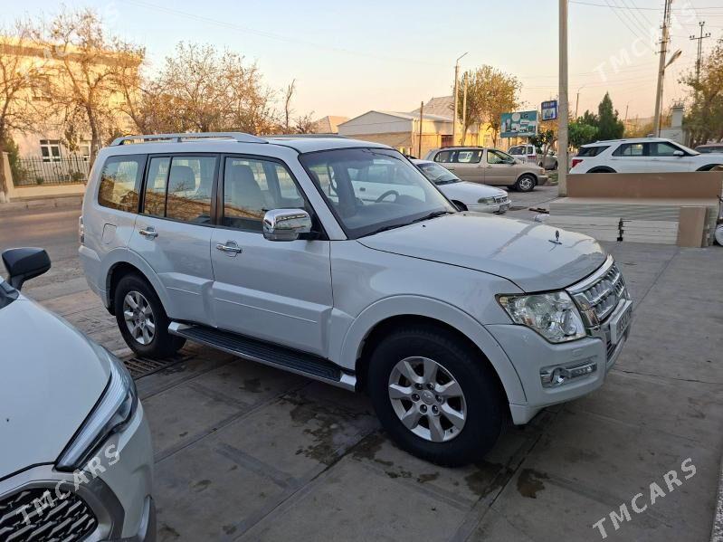 Mitsubishi Pajero 2016 - 305 000 TMT - Мары - img 4