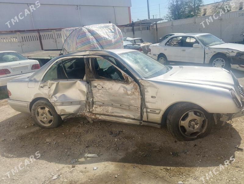 Mercedes-Benz E320 1997 - 30 000 TMT - Balkanabat - img 2