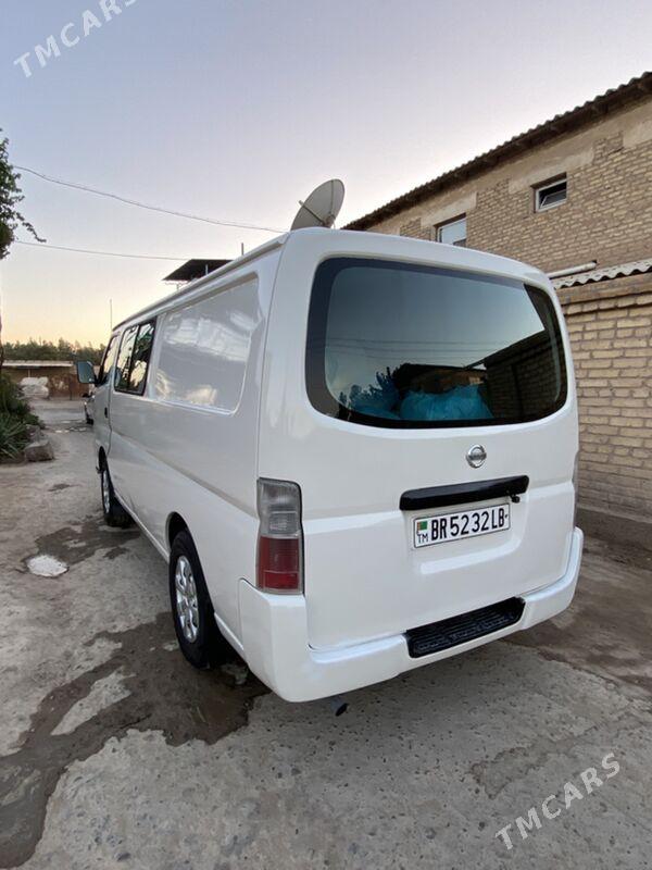 Nissan Urvan 2005 - 160 000 TMT - Сакар - img 2