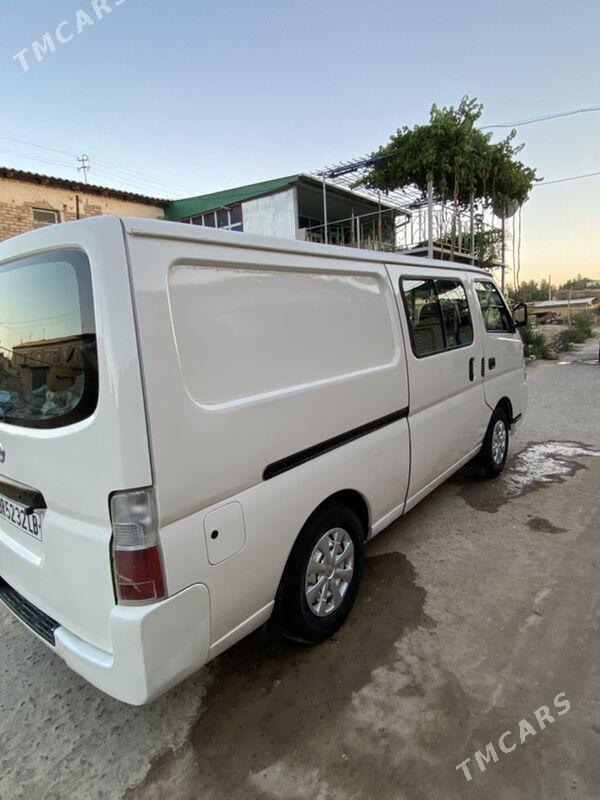 Nissan Urvan 2005 - 160 000 TMT - Сакар - img 4