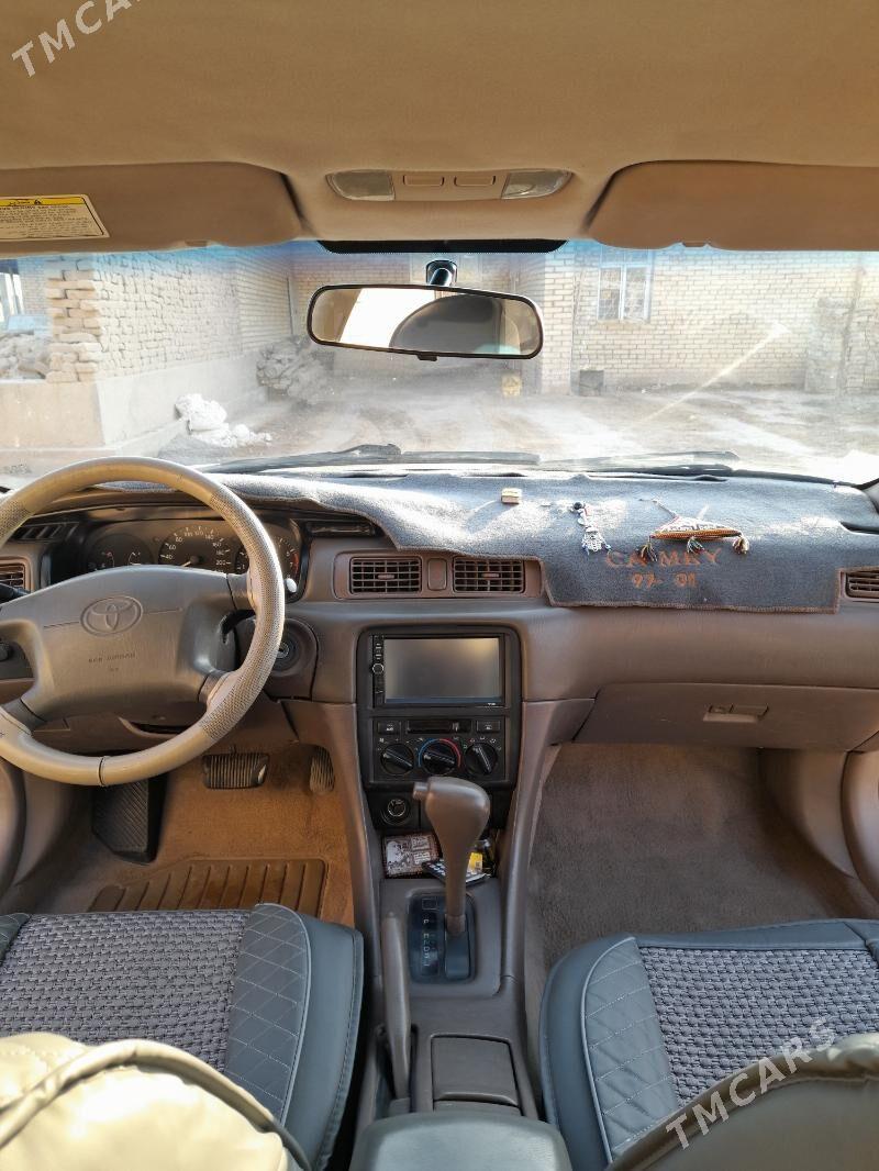 Toyota Camry 2002 - 135 000 TMT - Çärjew - img 6