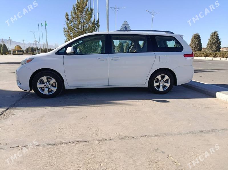 Toyota Sienna 2010 - 320 000 TMT - ул. Подвойского (Битарап Туркменистан шаёлы) - img 2