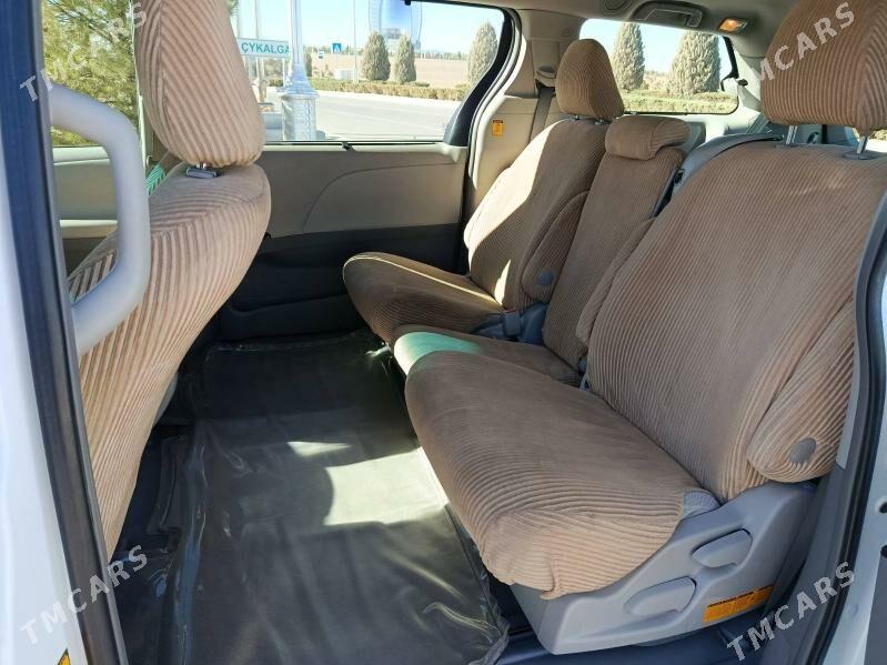 Toyota Sienna 2010 - 320 000 TMT - ул. Подвойского (Битарап Туркменистан шаёлы) - img 3