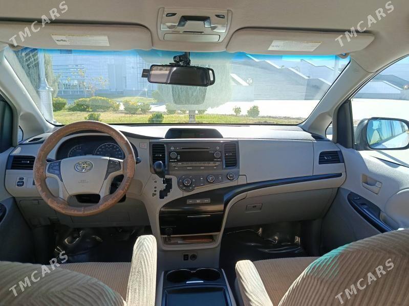 Toyota Sienna 2010 - 320 000 TMT - ул. Подвойского (Битарап Туркменистан шаёлы) - img 4