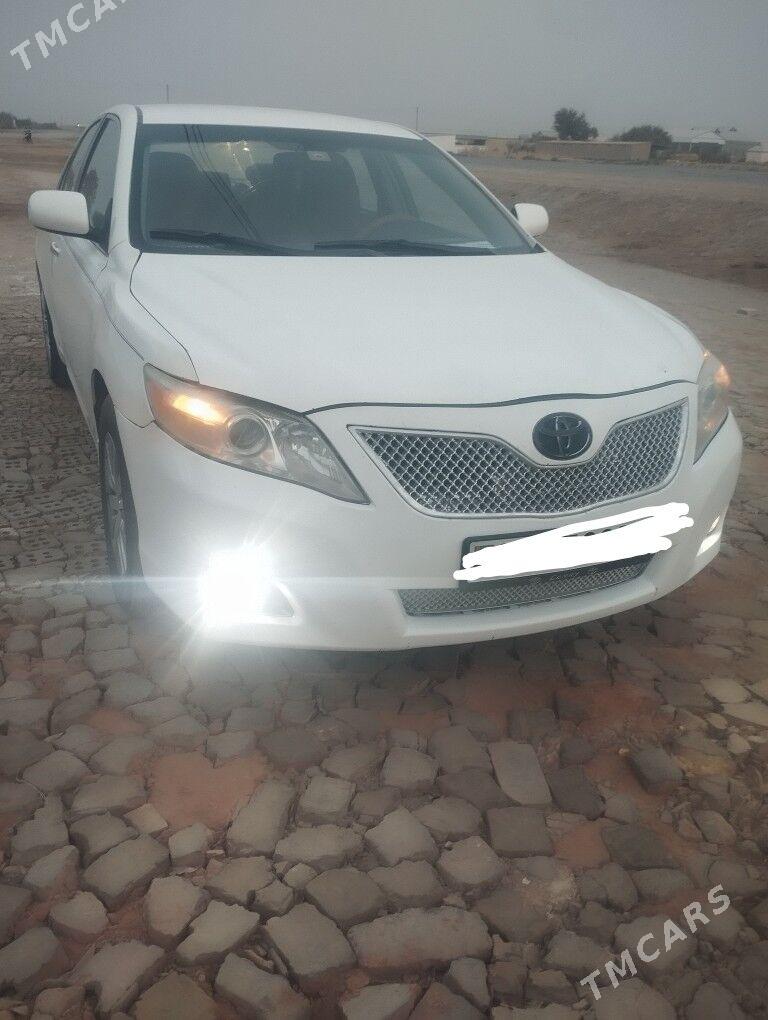 Toyota Camry 2010 - 140 000 TMT - Мары - img 1