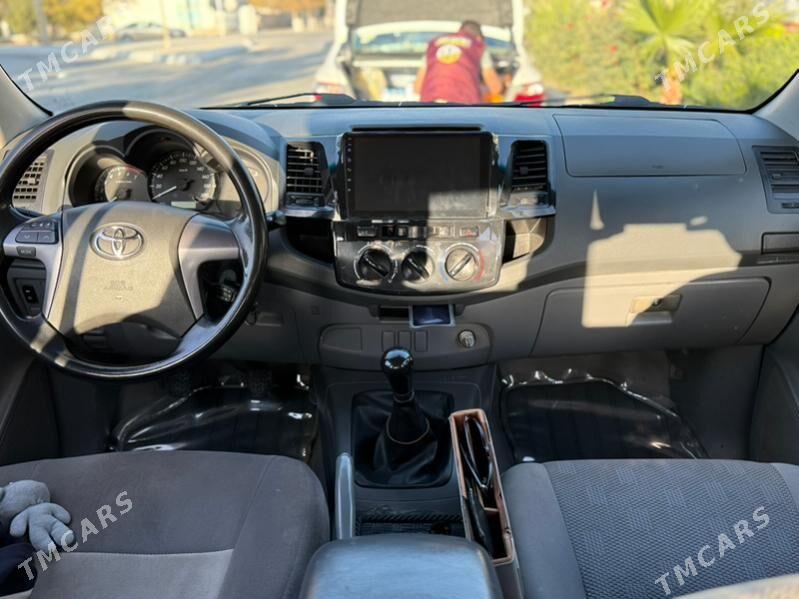Toyota Hilux 2009 - 270 000 TMT - Балканабат - img 1