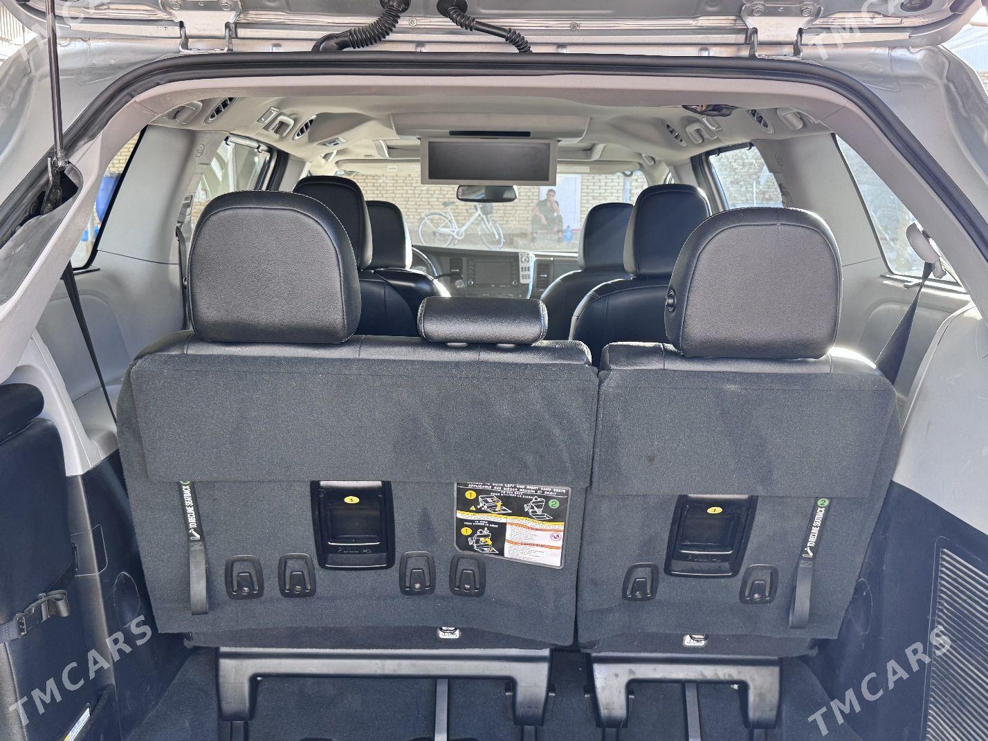 Toyota Sienna 2019 - 420 000 TMT - Байрамали - img 7