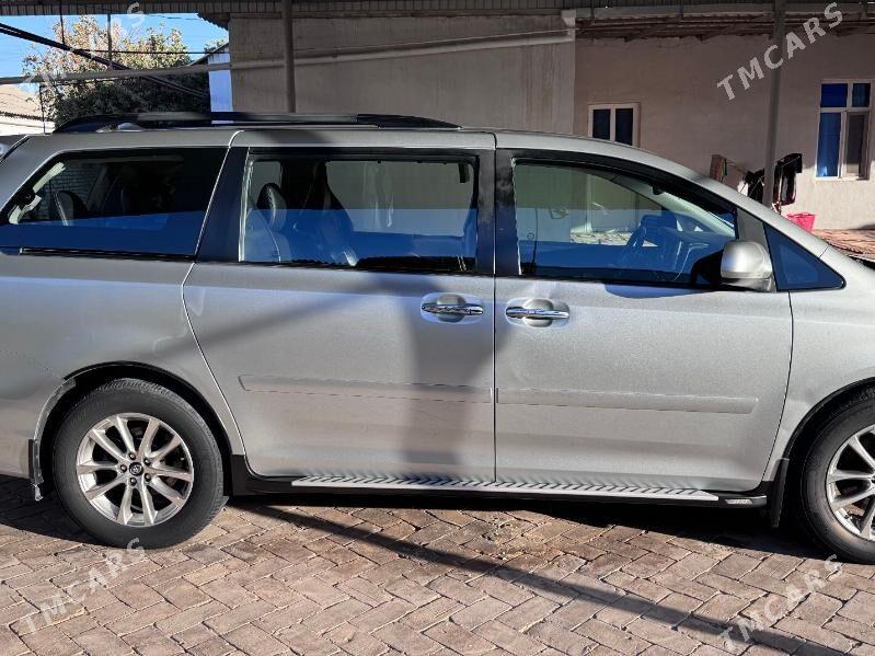 Toyota Sienna 2019 - 420 000 TMT - Байрамали - img 10