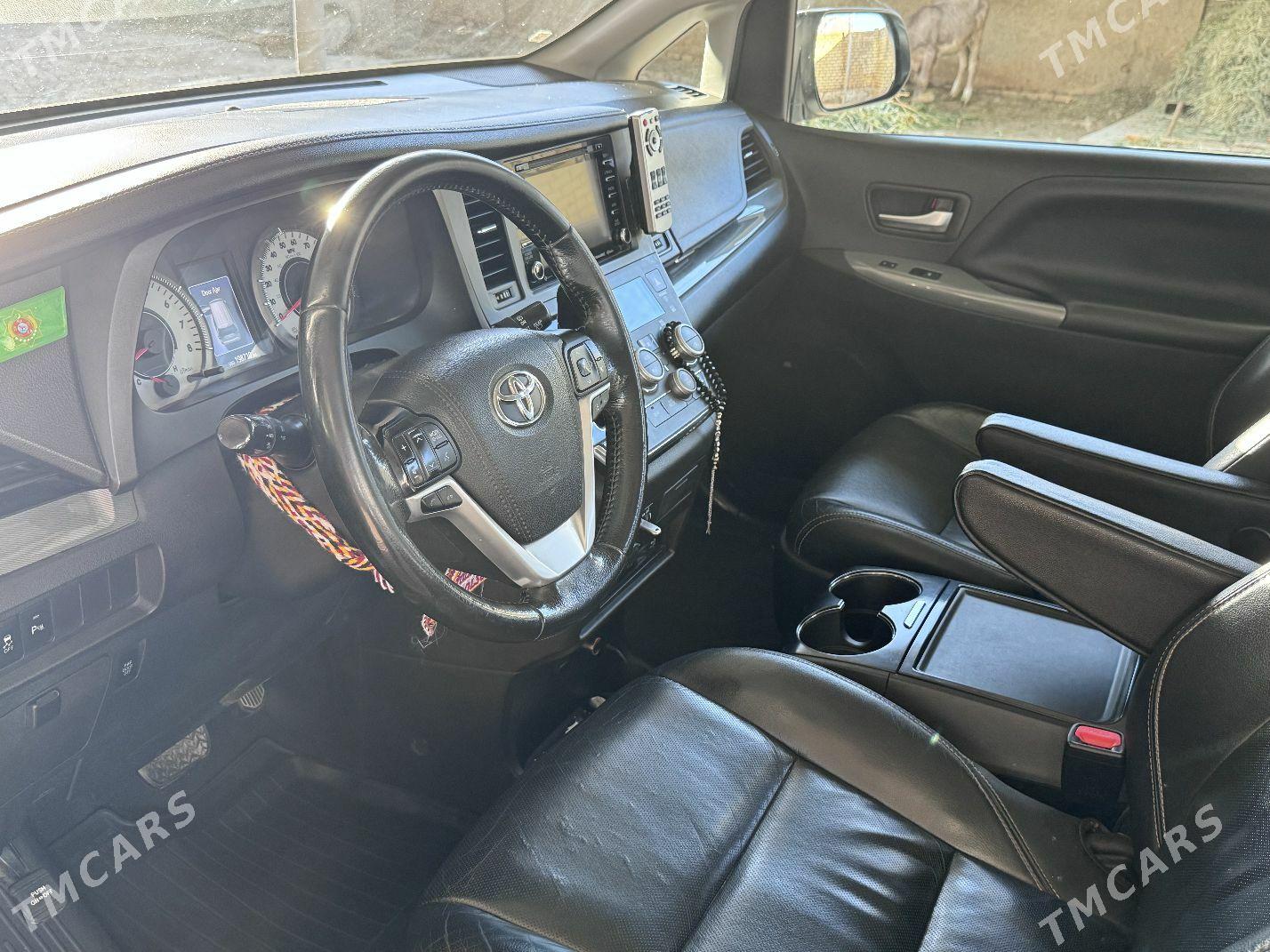 Toyota Sienna 2019 - 420 000 TMT - Байрамали - img 4