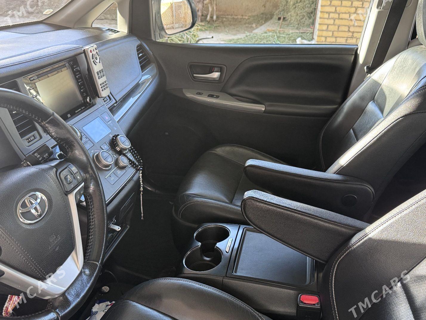 Toyota Sienna 2019 - 420 000 TMT - Байрамали - img 3