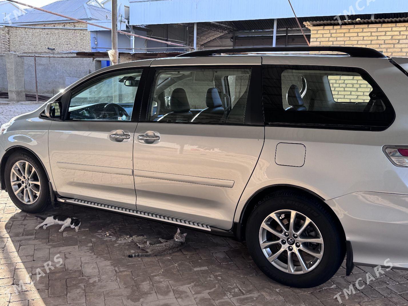 Toyota Sienna 2019 - 420 000 TMT - Байрамали - img 9