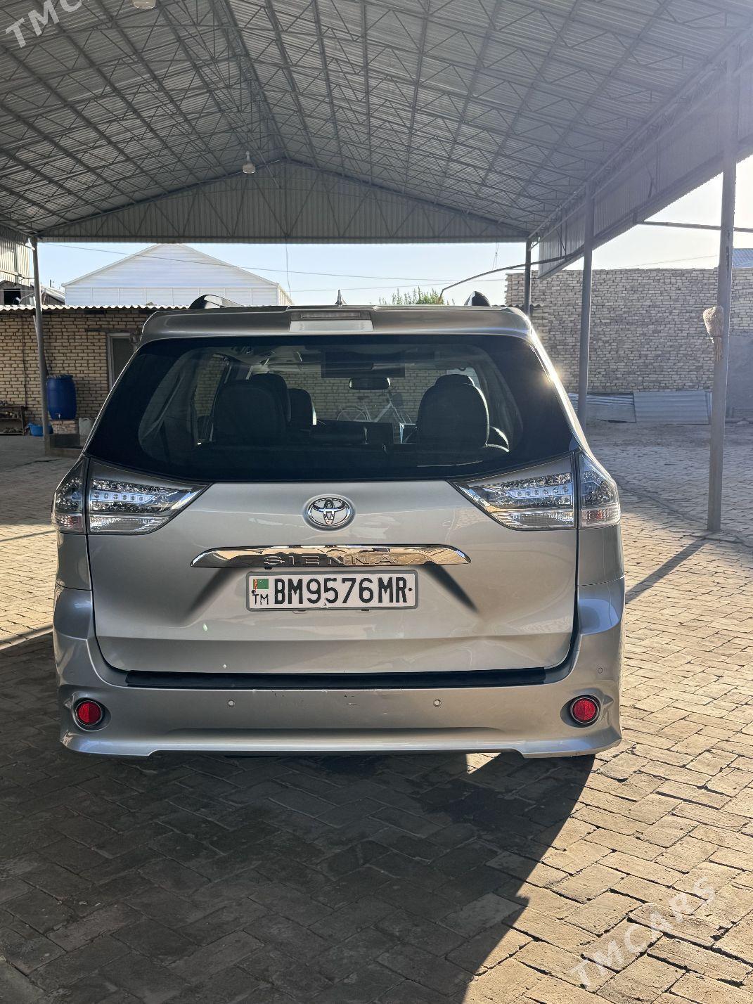 Toyota Sienna 2019 - 420 000 TMT - Байрамали - img 8