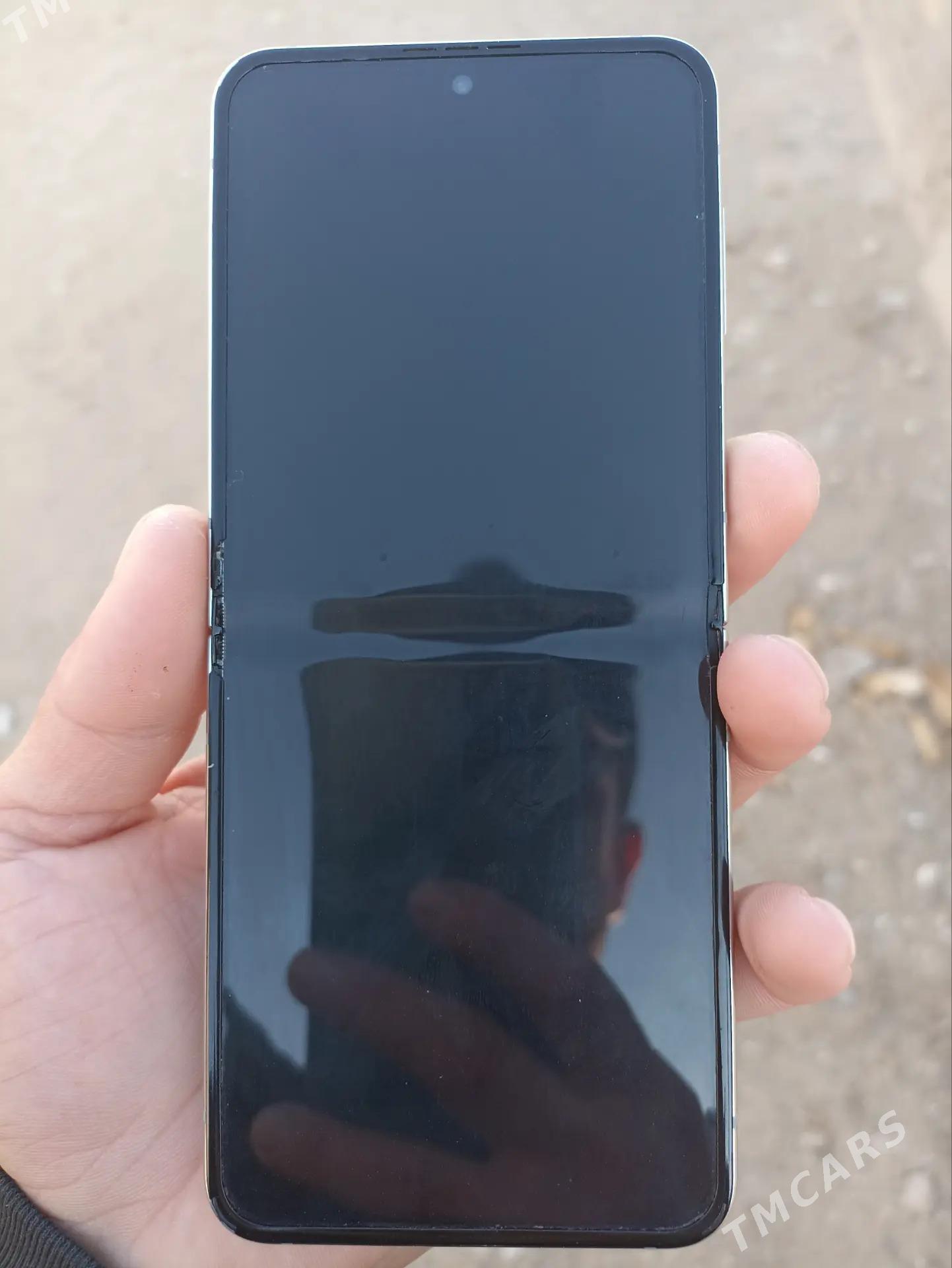 z flip 5 12/256 - Гумдаг - img 3