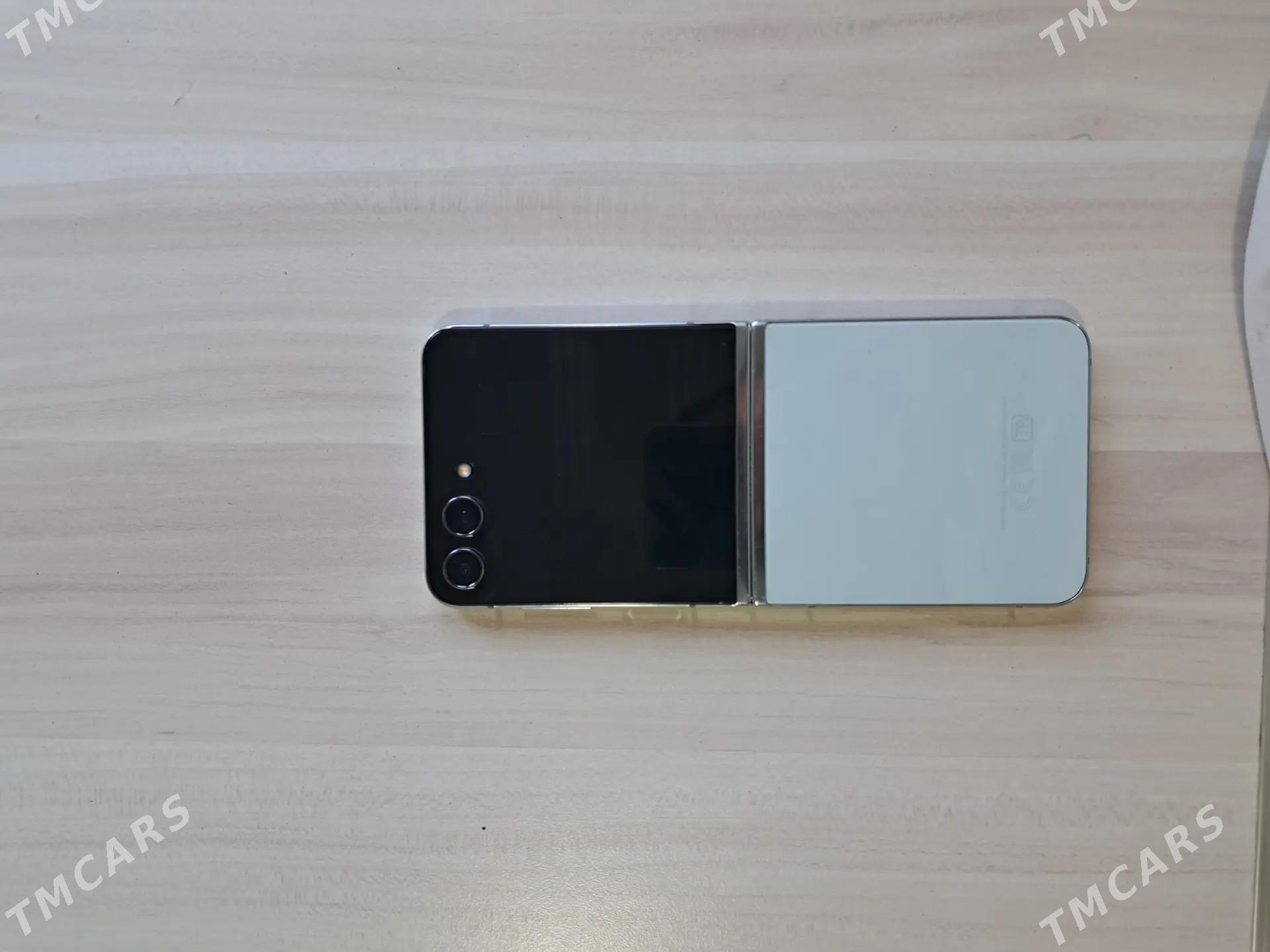 z flip 5 12/256 - Гумдаг - img 1