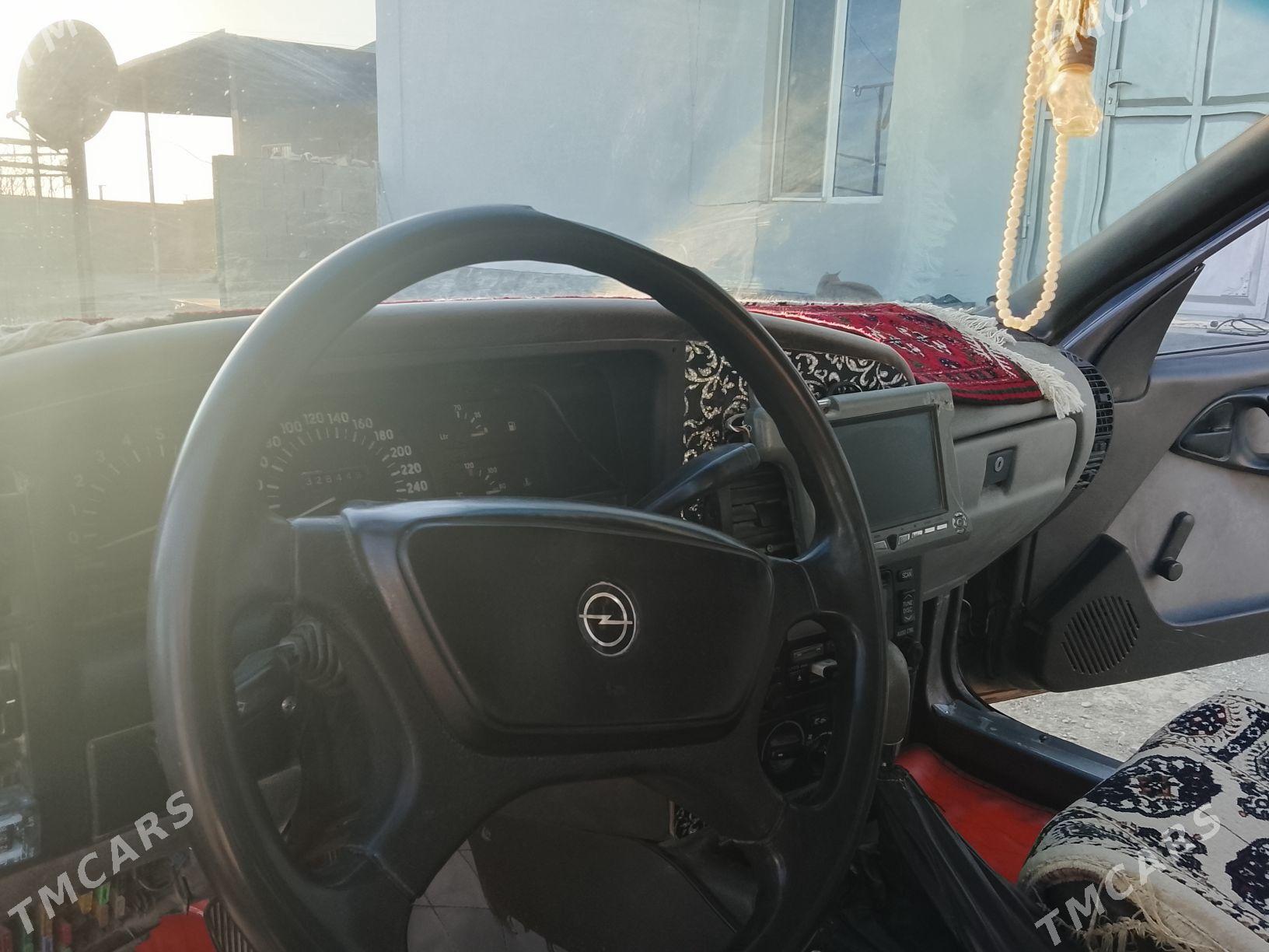 Opel Omega 1989 - 20 000 TMT - Махтумкули - img 5