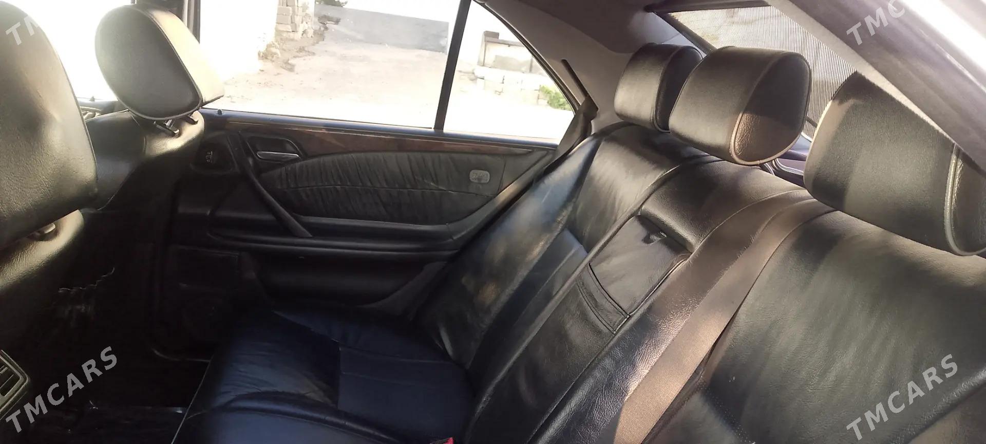 Mercedes-Benz E320 2001 - 116 000 TMT - Türkmenbaşy - img 8