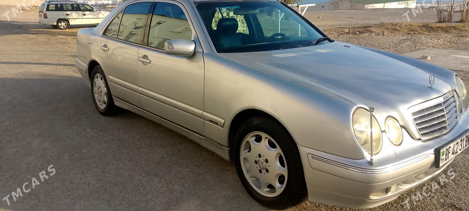 Mercedes-Benz E320 2001 - 116 000 TMT - Türkmenbaşy - img 7