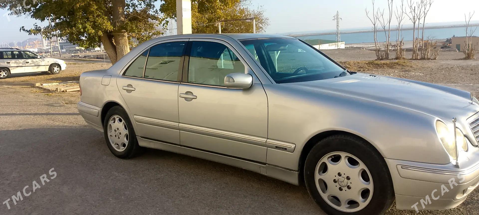 Mercedes-Benz E320 2001 - 116 000 TMT - Türkmenbaşy - img 2
