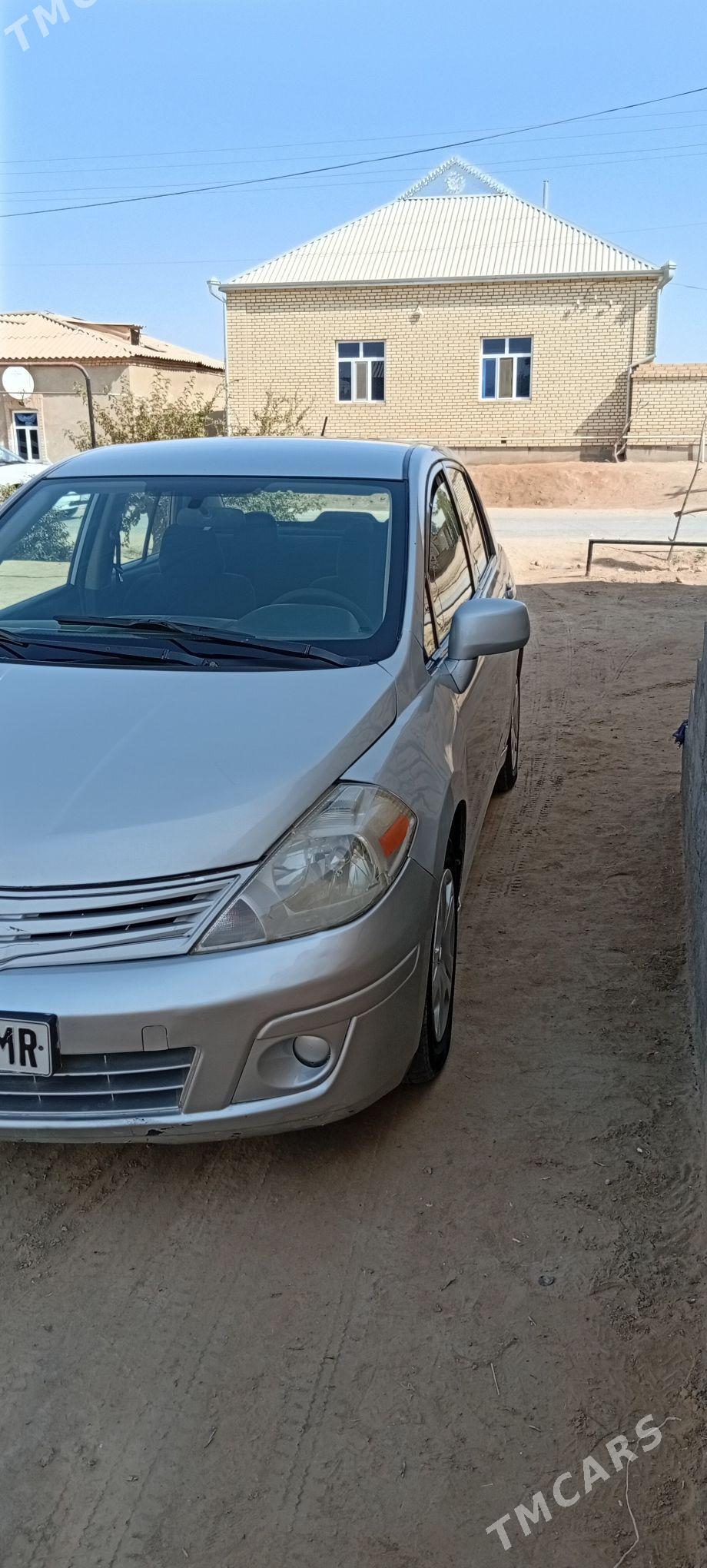 Nissan Versa 2010 - 125 000 TMT - Байрамали - img 3