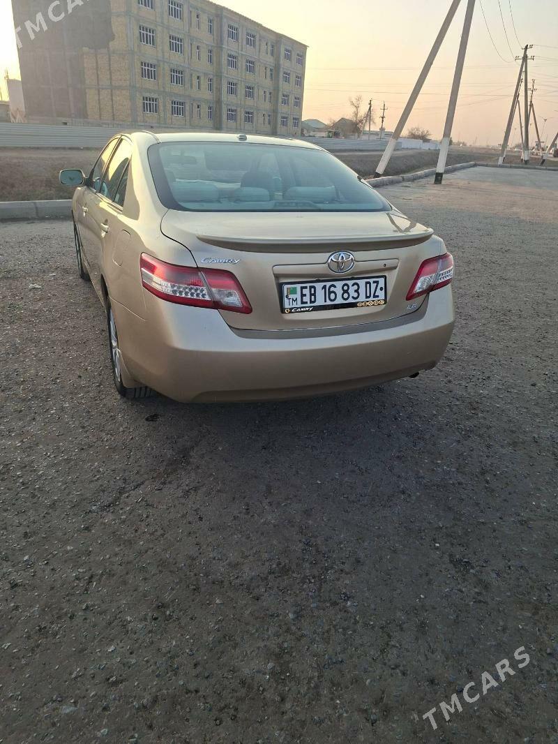 Toyota Camry 2010 - 180 000 TMT - Дашогуз - img 7